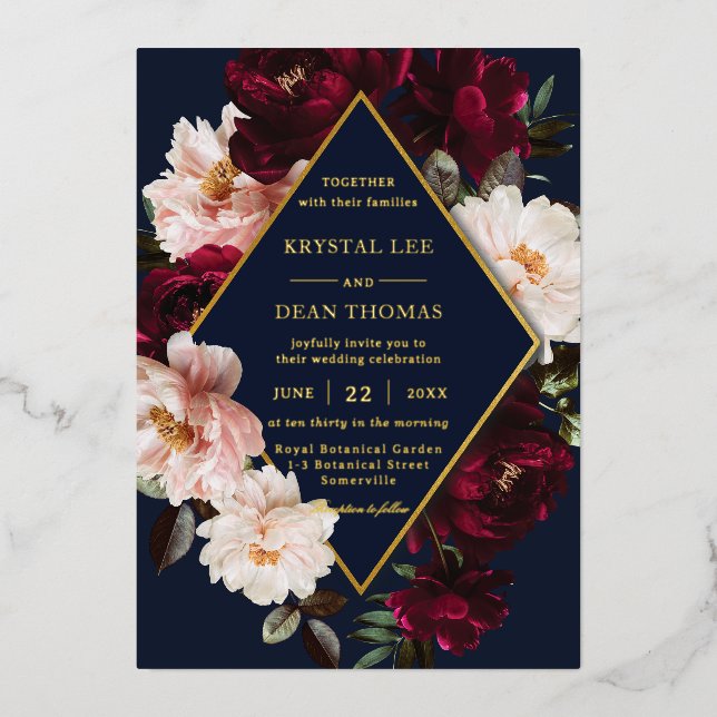 Dark Moody Burgundy Blush Navy Blue Floral Wedding Folieneinladung (Vorderseite)