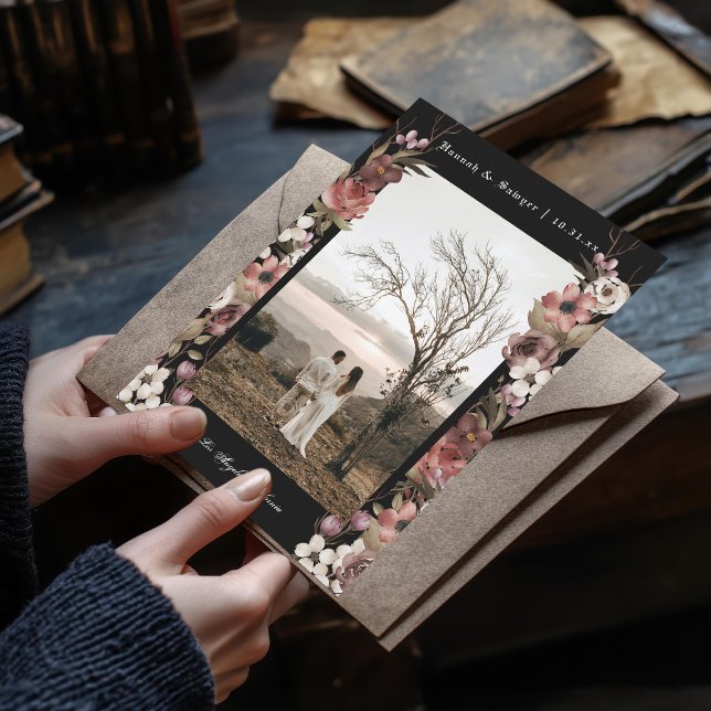 Dark Moody Floral Herbst Foto Save the Date Einladung (Von Creator hochgeladen)