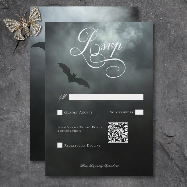 Dark Moody Midnight Bat & Fog Wedding QR Code RSVP Karte (Dark Moody Midnight Bat & Fog Wedding QR Code RSVP Card)