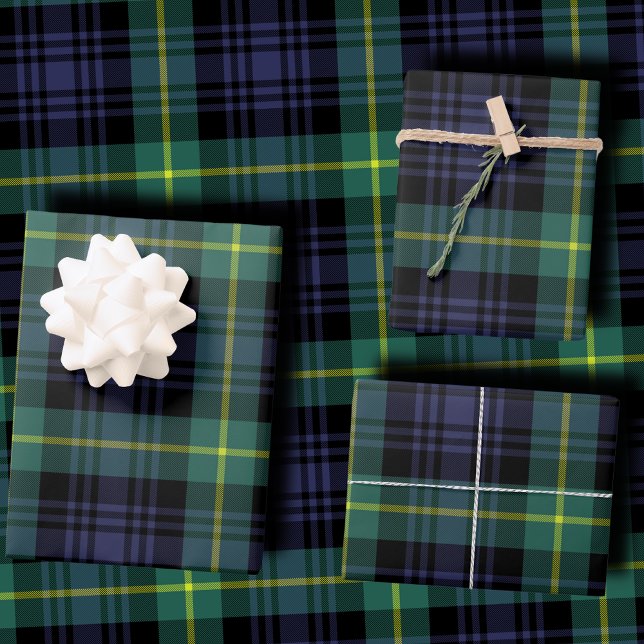 Dark Moody Navy and Forest Green Tartan Plaid Geschenkpapier Set (Von Creator hochgeladen)
