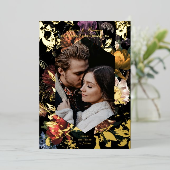 Dark Moody Romantic Floral Foto Save the Date Folieneinladung (Stehend vorne)