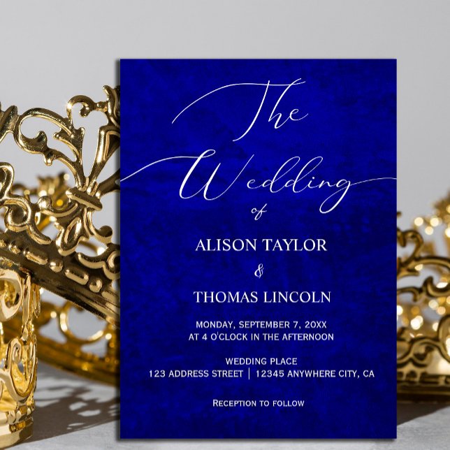 Dark Moody Royal Blue mit Kratzern Einladung ("Dramatic and chic – our scratched royal blue invitation with elegant white calligraphy #royalblue)