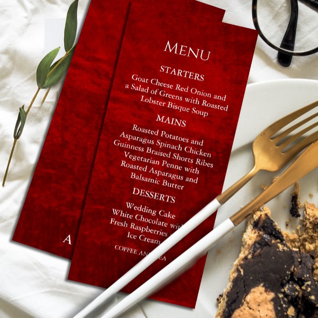 Dark Moody Royal Red mit Scratches Menu Einladung (Dramatic and chic, our scratched red invitation with elegant white calligraphy. #menuinvitation)