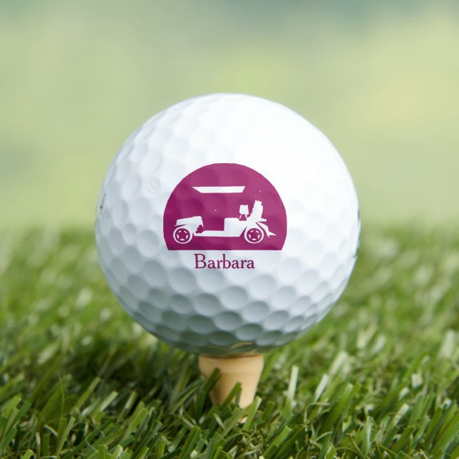 Dark Pink Golf Cart mit Clubs Einzigartiger Vornam Golfball (Insitu T-Shirt)