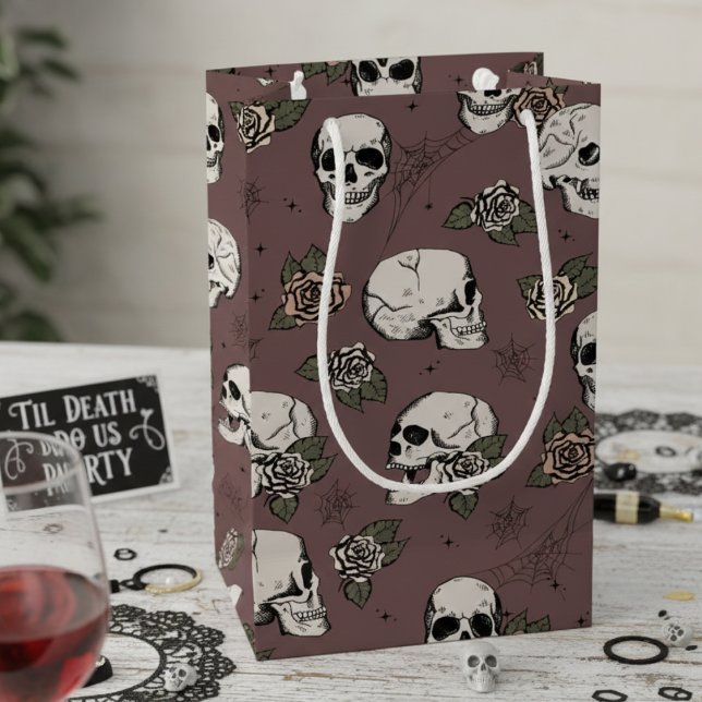 Dark Plum Gothic Skulls und Rose Halloween Kleine Geschenktüte (Chic Plum Purple Floral Skulls Hallowedding Gift Bags for Her. Spooky Gothic Halloween Skull Pattern)