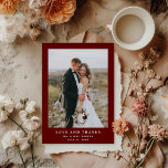 Dark Red Elegante Text und Foto | Hochzeit Dankeskarte<br><div class="desc">Diese minimalistischen und eleganten Hochzeitskarten sind mit modernem Weißtext auf dunkelrotem,  maronfarbenem Hintergrund und mit Ihrem persönlichen Foto ausgestattet. Ein schlichter und stilvoller Look.</div>
