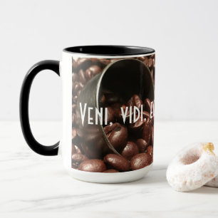 Dark Roast Coffee Boans und Scoop Foto Tasse