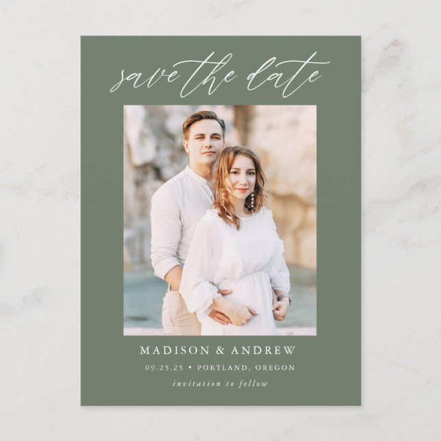 Dark Sage Green Elegantes Script-Foto Save the Dat Ankündigungspostkarte (Vorderseite)