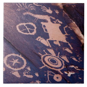 Dark Southwest Petroglyph Fliese