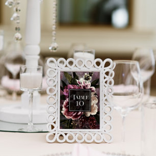 Dark und Moody Floral Tischnummer