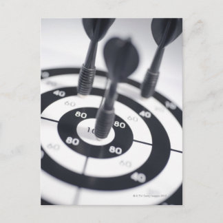 Dart in Bulls Eye Postkarte