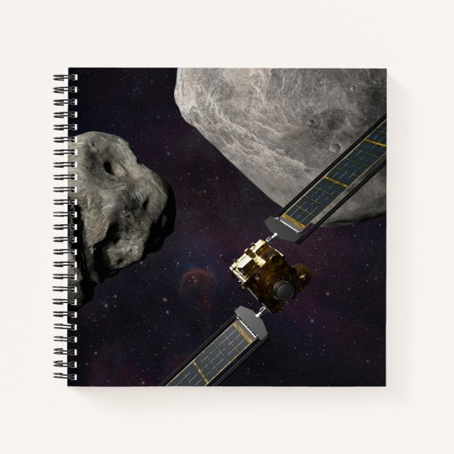 Dart Spacecraft und Liciacube vor der Einwirkung Notizbuch (Vorderseite)