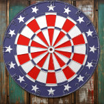 Dartboard der amerikanischen Flaggen Dartscheibe<br><div class="desc">Zeigen Sie Ihren patriotischen Geist mit unserem American Flag Dartboard, einer perfekten Ergänzung zu Ihrem Spielzimmer oder Wohnraum. Dieses Dartboard ist in den Farben Rot, Weiß und Blau der amerikanischen Fahne gehalten und symbolisiert den Stolz und die Einheit der Staaten. Mit diesem patriotischen Dartboard verschmelzen funktionale Unterhaltung und eine Touch...</div>