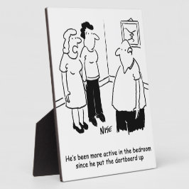 Dartboard im Schlafzimmer. Funny Cartoon Fotoplatte