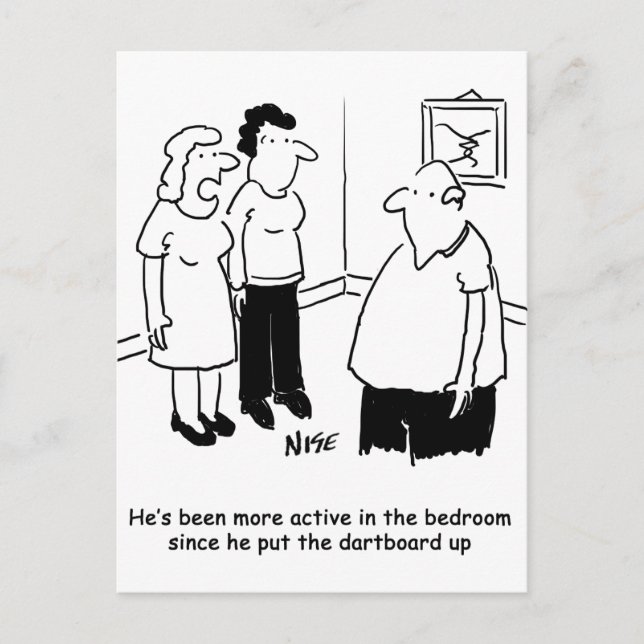 Dartboard im Schlafzimmer. Funny Cartoon Postkarte (Vorderseite)