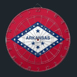 Dartboard mit Flagge von Arkansas, USA Dartscheibe<br><div class="desc">Fügen Sie Ihrem Spielzimmer eine Touch Staatsstolz mit unserem exklusiven Dartboard mit der Fahne von Arkansas hinzu! Dieses einzigartige Dartboard zeigt die ikonischen Farben Rot, Weiß und Blau der Arkansas Fahne sowie die unverwechselbare Rautenform und die Sterne. Es ist eine perfekte Ergänzung für Liebhaber von Darts und Arkansas. Egal, ob...</div>