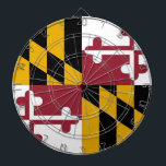 Dartboard mit Flagge von Maryland, USA Dartscheibe<br><div class="desc">Verbessern Sie Ihren Spielraum mit unserem Dartboard mit der Flagge von Maryland! Bewundern Sie Marylands einzigartiges Erbe mit diesem Dartboard und zeigen Sie stolz das ikonische Design der Maryland Fahne. Mit einem auffallenden Muster von abwechselnden, schwarzen und goldenen Vierteln mit roten und weißen Querflanken repräsentiert diese Fahne Marylands reiche Geschichte...</div>