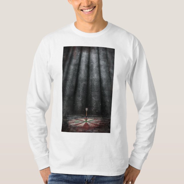 Dartdesign, zentriert unter himmlischen Licht T-Shirt (Vorderseite)