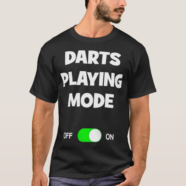 Darts Playing Mode auf Comic Funny Bestes Geschenk T-Shirt (Vorderseite)
