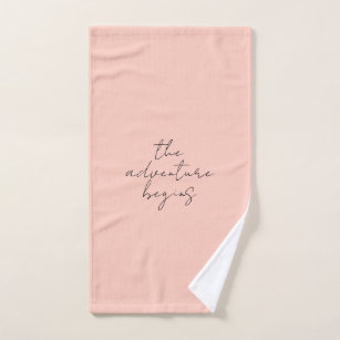 Das Abenteuer beginnt mit minimalistischer Kalligr Handtuch