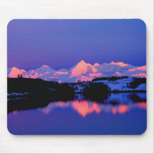Das Alaskan-Gebirge grenzt an den Berg Denali, Mousepad