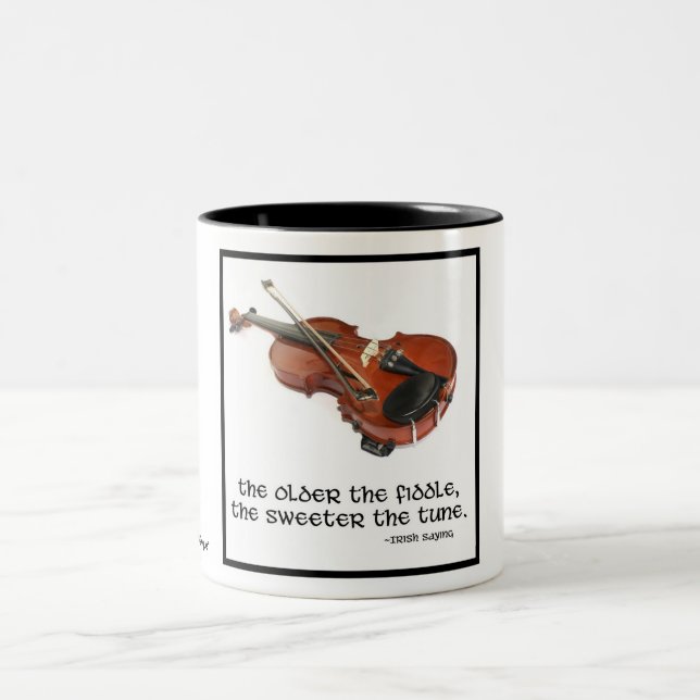 Das älter die Geige… Zweifarbige Tasse (Mittel)