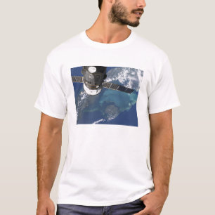 Das angekoppelte Raumfahrzeug des Fortschritts 22 T-Shirt