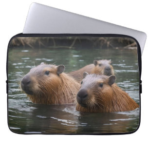 das Baden von Capybaras im Fluss, Laptopschutzhülle