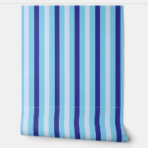 Das Badezimmer ist blau und türkisfarben.