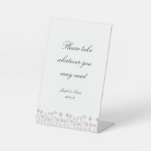 Das Badezimmer ist in rosa Wildblume