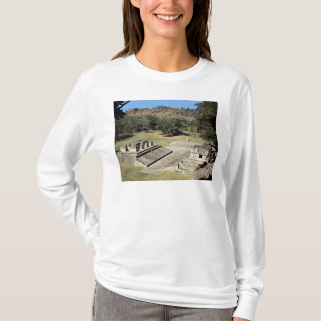 Das Ballcourt im Hauptplatz, klassischer Zeitraum T-Shirt (Vorderseite)