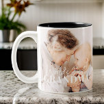 Das beste Oma der Welt seit 20XX Einfaches Chic-Fo Zweifarbige Tasse<br><div class="desc">Dieses einfache und moderne Design besteht aus Serifen und kursiver Typografie und fügt ein individuelles Foto hinzu</div>