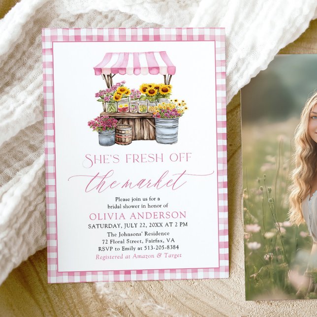 Das Brautparty des Marktes für die Bauern frisch v Einladung (Modern Watercolor Pink Gingham Fresh Off The Market Farmers Market Bridal Shower Invitation)