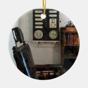 Das Büro des Augenarztes mit Augen-Diagramm Keramikornament