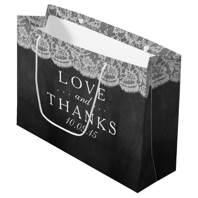 Das Chalkboard & Lace Wedding Collection Geschenkt Große Geschenktüte (Vorderseite Schrägansicht)