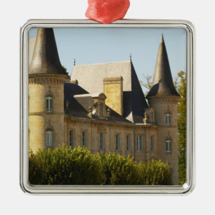 Das Chateau Baron Pichon Longueville in Ornament Aus Metall
