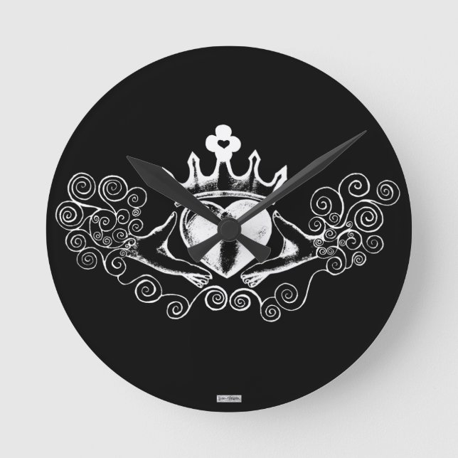 Das Claddagh (weiß) Runde Wanduhr (Vorderseite)