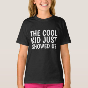 DAS COOLE KIND ZEIGTE JETZT lustige Kids-T - Shirt