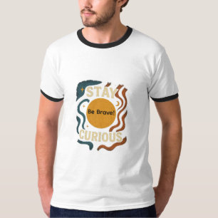 Das Design des Hemdes ist in Weiß und Schwarz geha T-Shirt