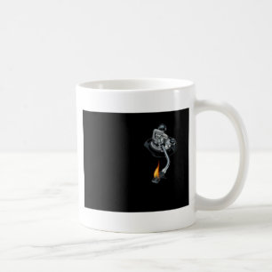 das DJ bewaffnen auf Feuer Tasse