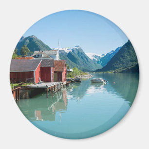 Das Dorf von Fjærland und von runden Magneten des Magnet