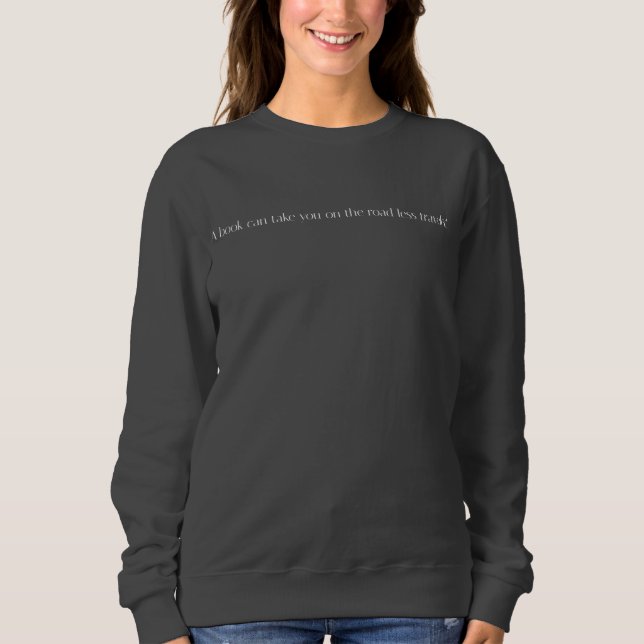 Das einfachere Sweatshirt für Frauen auf der Straß (Vorderseite)