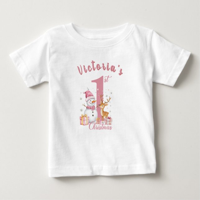 Das erste rosa Weihnachtsfest des Babys. Schneeman Baby T-shirt (Vorderseite)