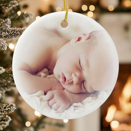 Das erste Weihnachtsschmuck des Neugeborenen
