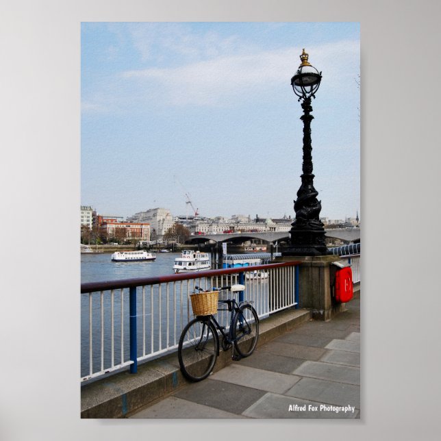 Das Fahrrad an der Themse Poster (Vorne)