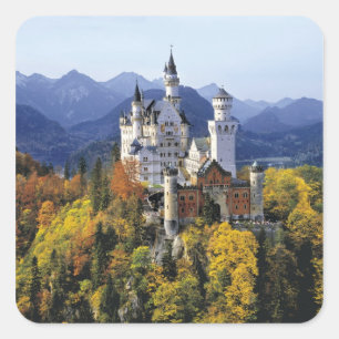 Das fantasievolle Neuschwanstein ist eines von dre Quadratischer Aufkleber