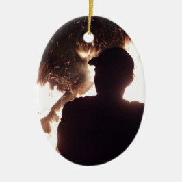 Das Feuer beobachten Keramikornament