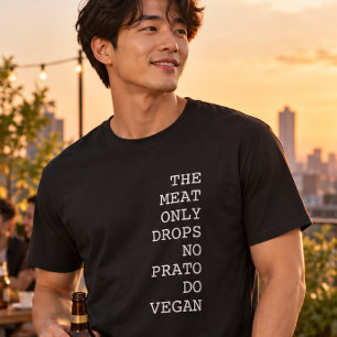 Das Fleisch fällt einfach vom Teller des Veganers T-Shirt