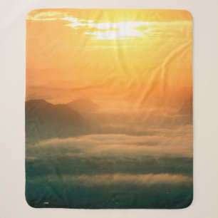 Das Foto der Landschaft, der wunderschöne Nebel am Sherpadecke