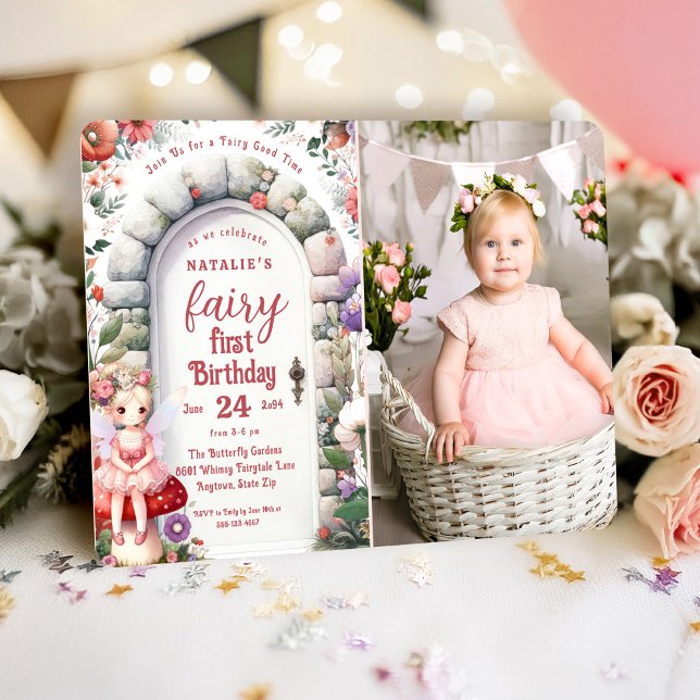 Das Foto der verzauberten Haustür-Fairy-Geburtstag Einladung (Fairy First Birthday Photo Invitation with Blonde Hair Fairy Girl and Enchanted Doorway.)